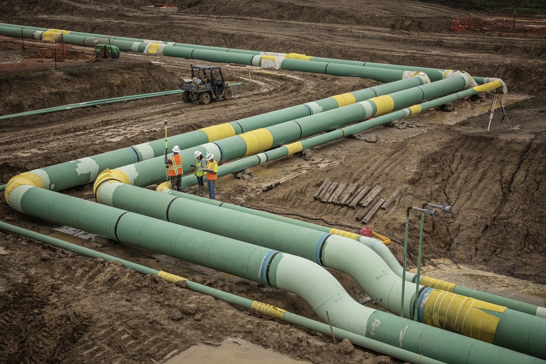 parallel gas pipes