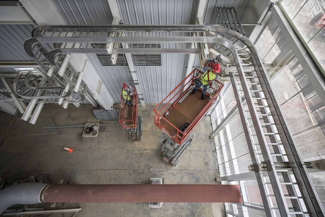 worker in bucket truck