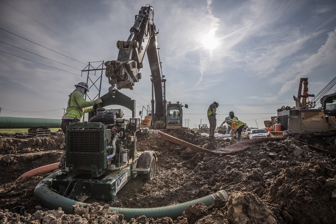 pipeline worker on right of way