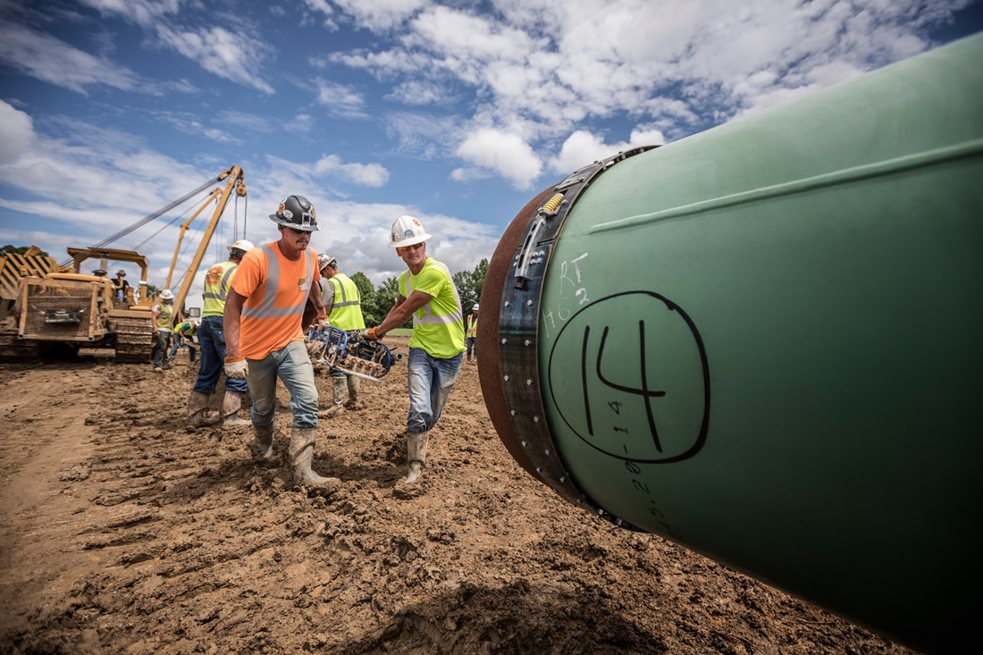 pipeline workers on right of way