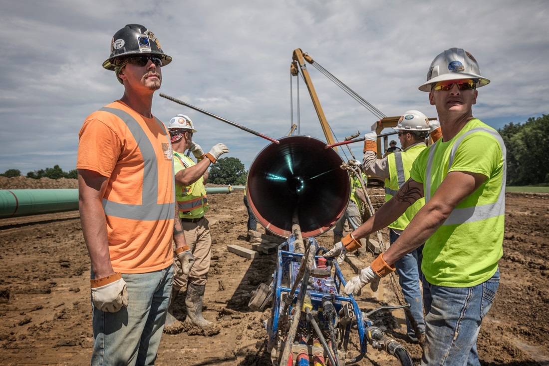 pipeline workers on right of way